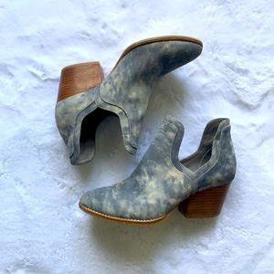 Silent D Cut Out Blue Booties size 37